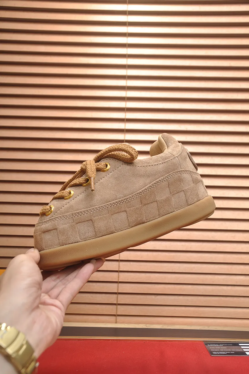 Men's men's shoes💰700💶 🔥New style🔥 LV co-branded nigo, ugly and cute😍Many Internet celebrities have put on their shoes, classic and versatile items.  ❄️Fabric: Imported high mercerized cow suede. ❄️Inner lining: high-grade elastic mesh, ❄️Outsole: original molded outsole, palm print rubber outsole with hidden L letter and Monongram flower ❄️Size: Female 35-41 (Female 41 customized), Male 39-46 (45-46 customized)